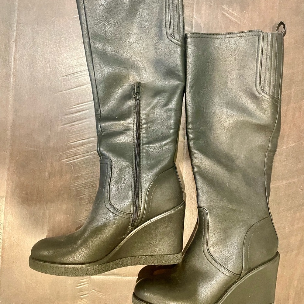 Zodiac Black Wedge Boots